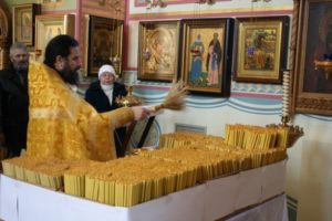 Сретение Господне: как освещают свечи, как происходит служба