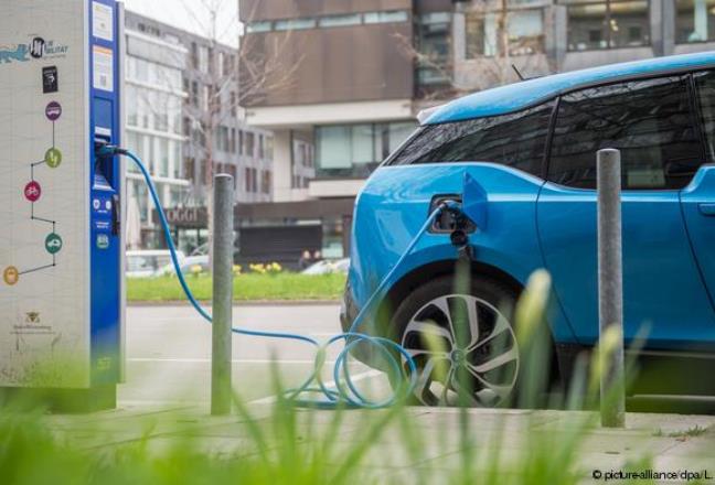 Автопроизводители ФРГ вложат 60 млрд евро в электромобили за 3 года