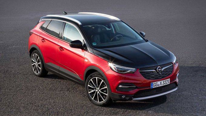 Opel Grandland X получил новую гибридную версию