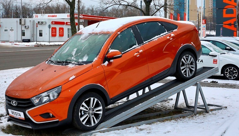 В ноябре продажи на российском авторынке упали на 6,4%