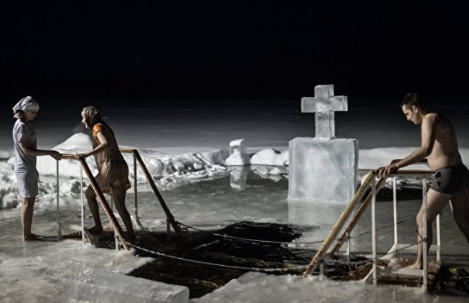 Когда нужно купаться на Крещение 2020 году: 18 или 19 января