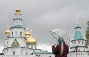 Православные отмечают родительскую субботу