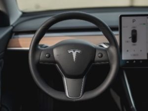 В США потребовали отозвать 158 тысяч машин Tesla из-за дефекта