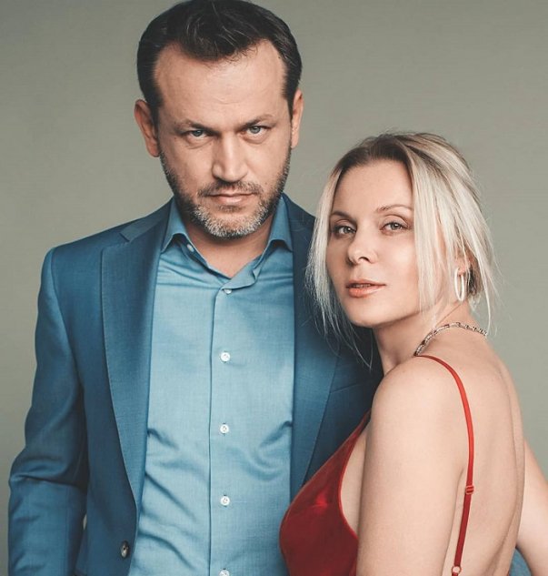 Василий Сигарев и Яна Троянова расстались