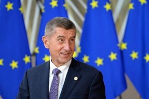 Премьер Чехии просит страны ЕС выслать по одному российскому дипломату