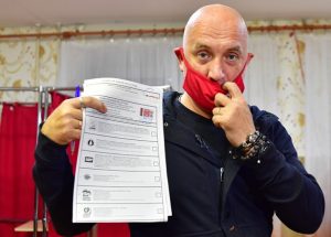 Прилепин откажется от депутатского мандата