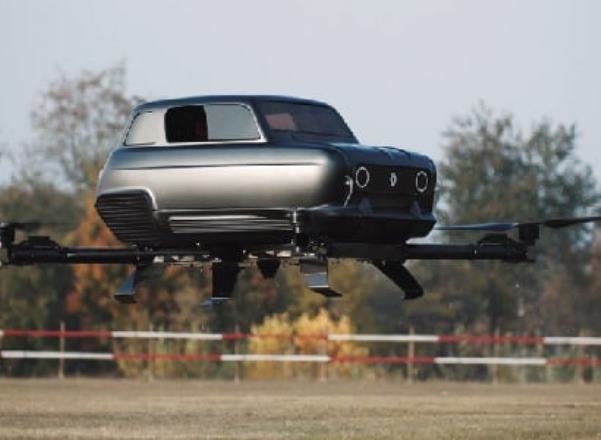 Renault показала летающий автомобиль AIR4 с конструкцией квадрокоптера