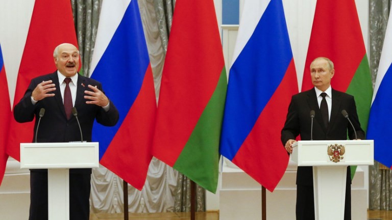 Путин и Лукашенко обсудили ситуацию с беженцами на белорусско-польской границе