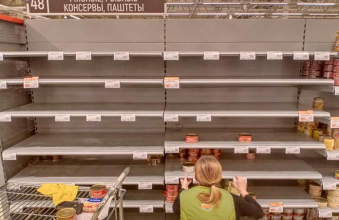 Путин потребовал обеспечить доступность товаров