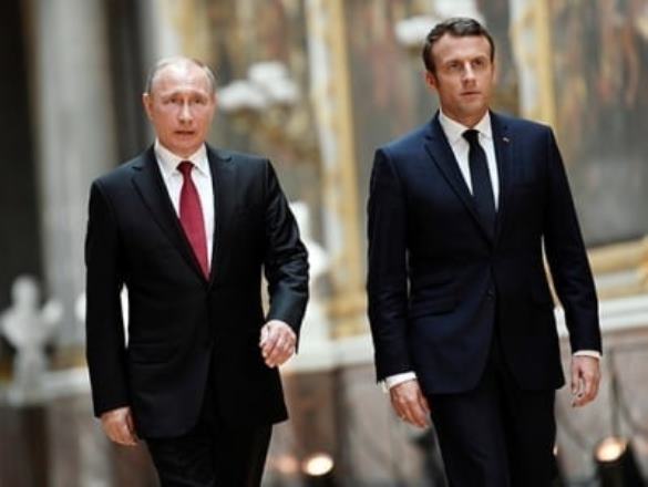 Макрон побеседовал с Путиным, а затем с Зеленским