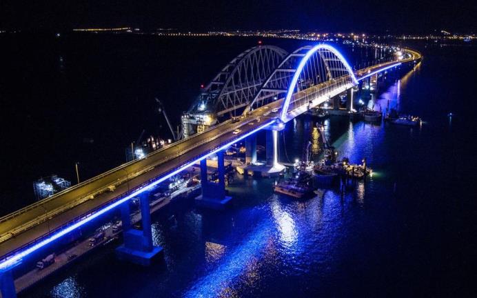 Медведев ответил на угрозы Украины подорвать Крымский мост