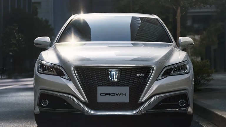 Toyota 15 июля представит новые модели CROWN