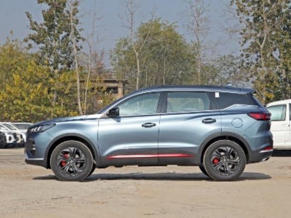 Компания CHERY готовит к премьере новый внедорожник с дизайном Land Rover