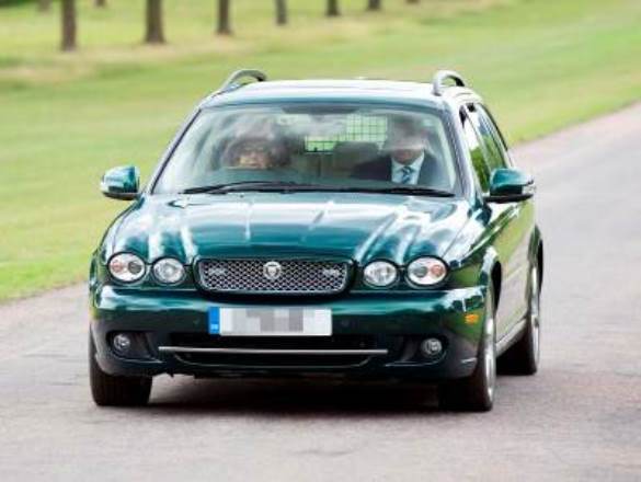 Универсал Jaguar из автопарка Елизаветы II продадут с аукциона