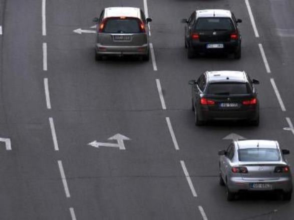 В ЕС запретили выпуск авто на бензине и дизеле с 2035 года