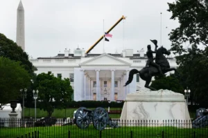 Трамп распорядился приспустить флаги США по всей стране в память о сенаторе Грэме