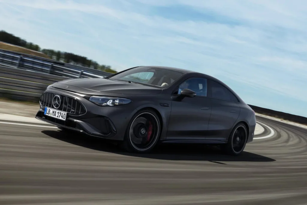 Mercedes-Benz представил новые супермощные CLA на электротяге