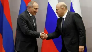 Мишустин и Пашинян провели телефонный разговор