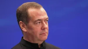 Медведев прибыл в Тегеран на церемонию прощания с Хаменеи