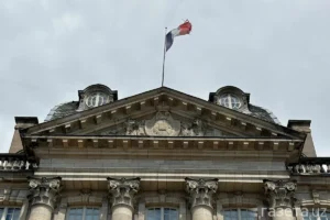 Петиция против законопроекта о применении оружия полицией во Франции собрала 100 тысяч подписей